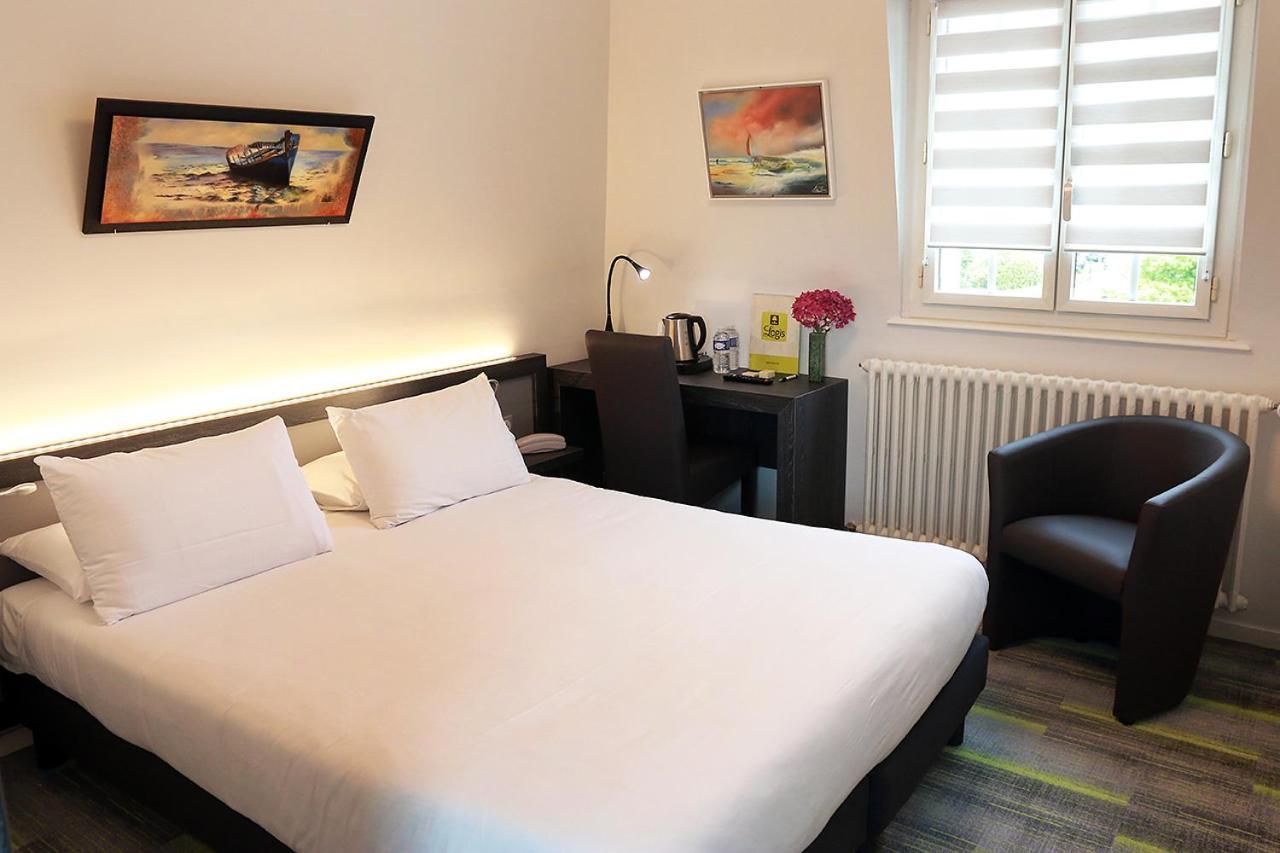 Logis Le Prieure Hotell Locronan Exteriör bild