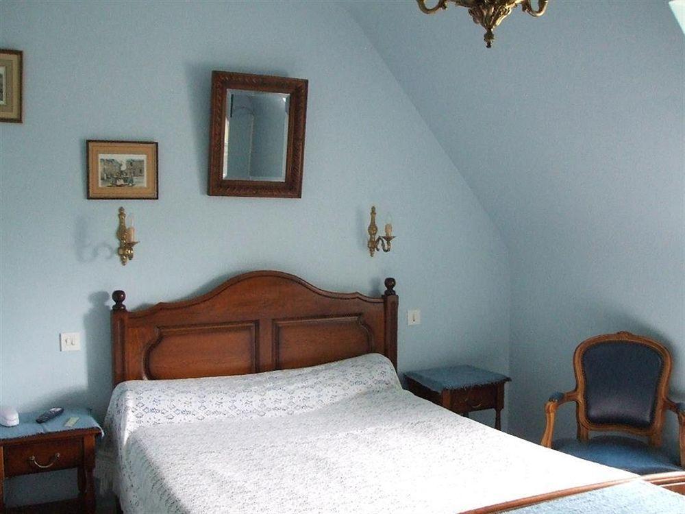 Logis Le Prieure Hotell Locronan Exteriör bild