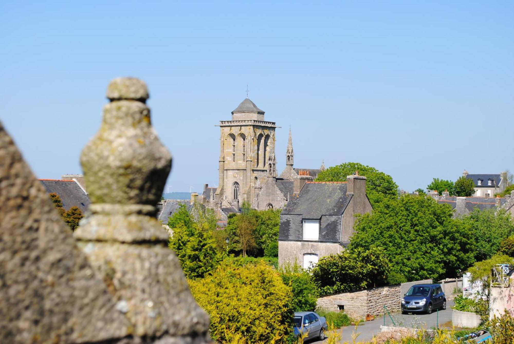 Logis Le Prieure Hotell Locronan Exteriör bild