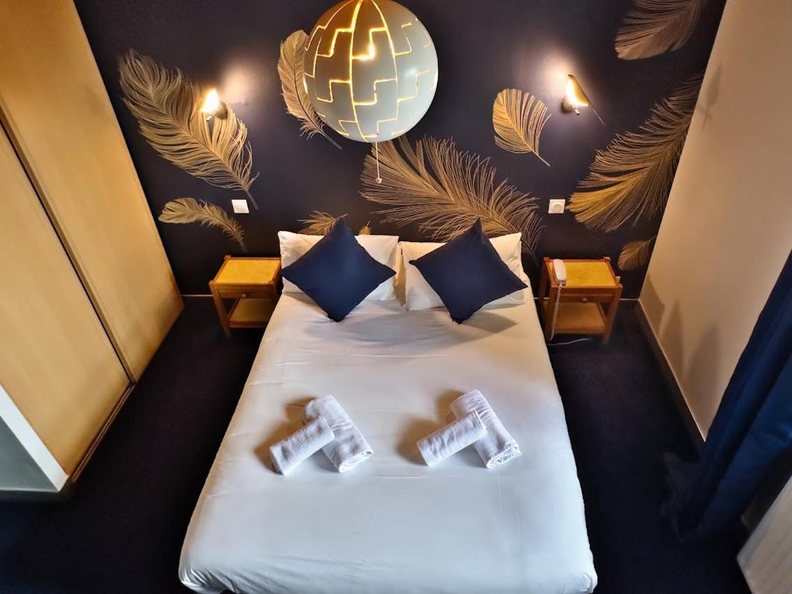 Logis Le Prieure Hotell Locronan Exteriör bild