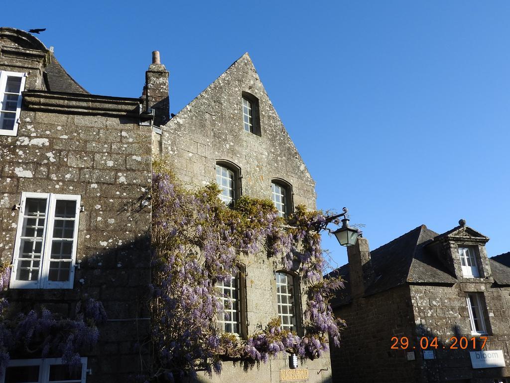 Logis Le Prieure Hotell Locronan Exteriör bild