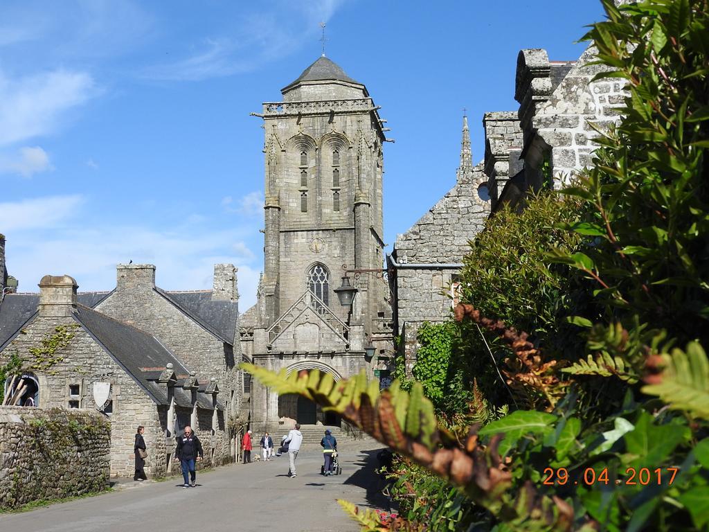 Logis Le Prieure Hotell Locronan Exteriör bild