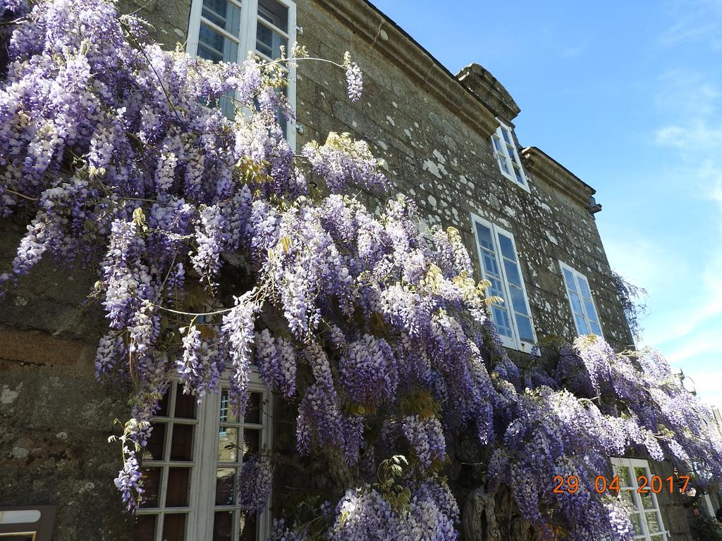 Logis Le Prieure Hotell Locronan Exteriör bild